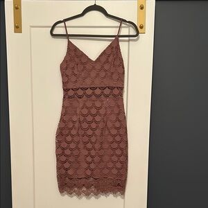 Elegant Lace Dress in Mauve